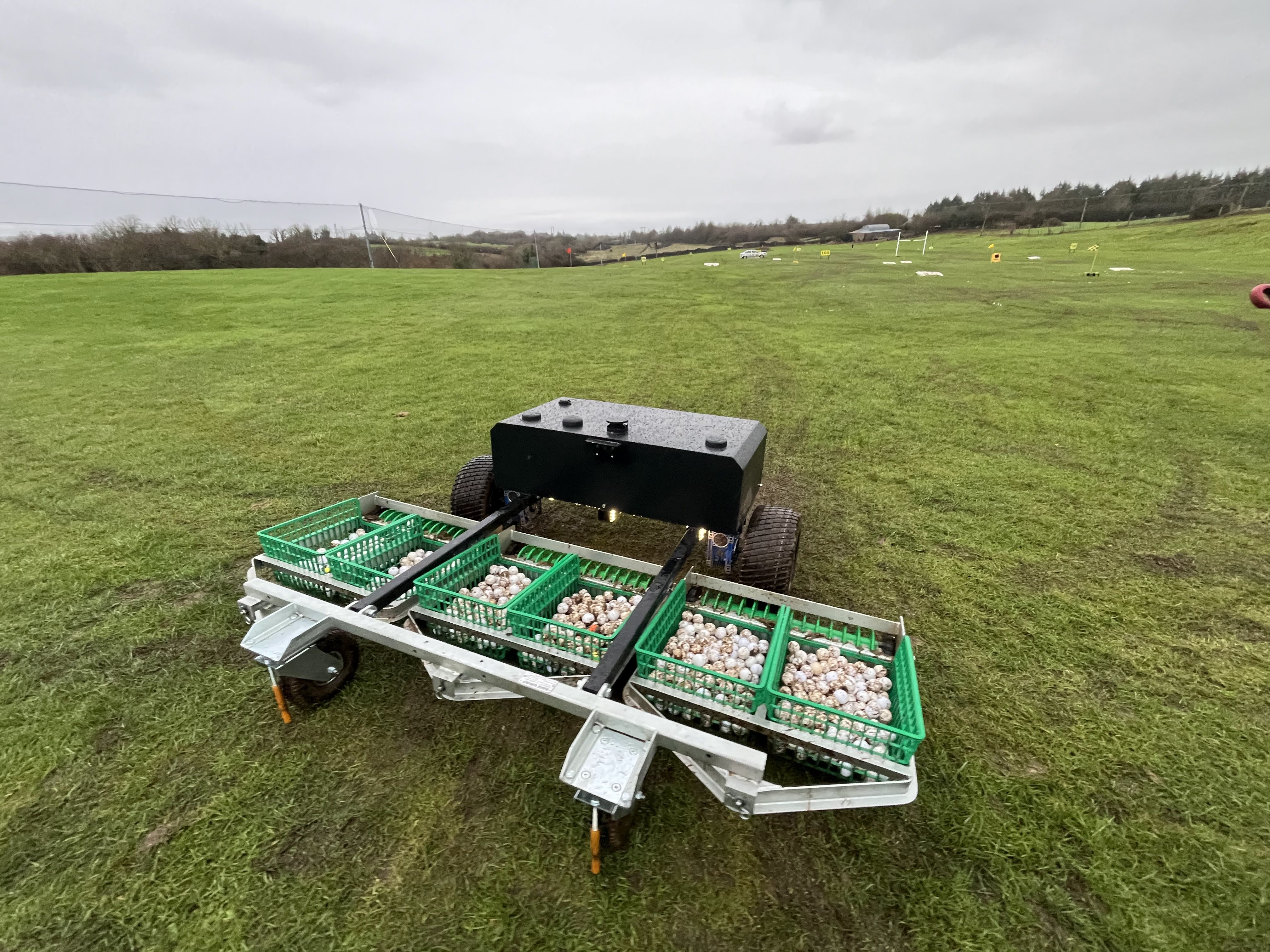 Autonomous driving range robot handling muddy wet terrain